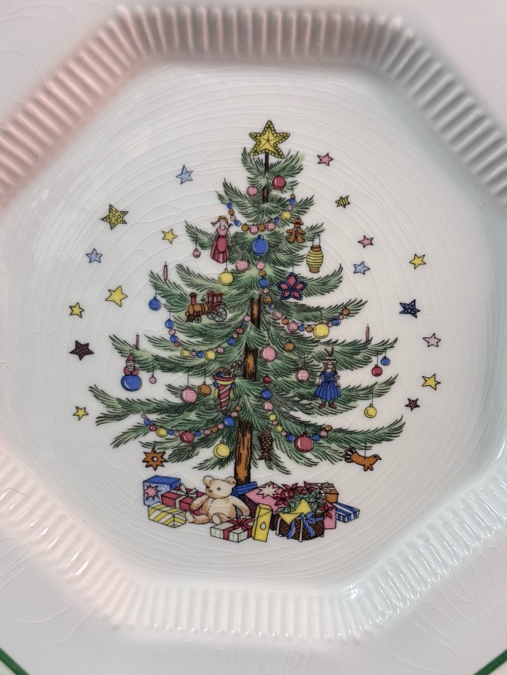 Nikko Ceramics White Plate with Green Christmas Tree and Multi-Color Ornaments